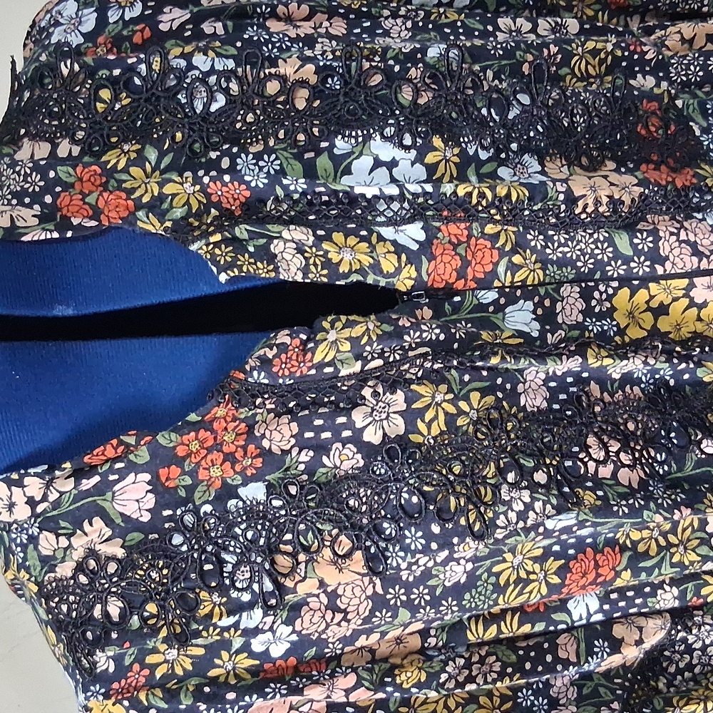 Black Floral Long Sleeve Dress - Picture 2 of 10